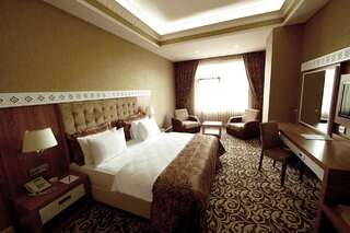 Отель Divan Express Baku Баку Улучшенный двухместный номер с 1 кроватью-1